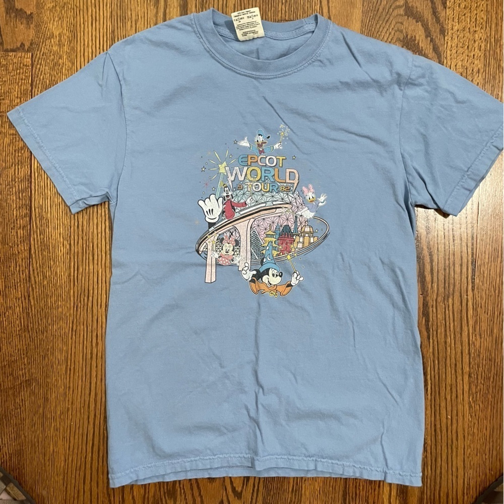 Disney World Epcot World Tour 1982 Blue Short Sleeve Tee Size Small